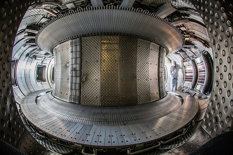 Tokamak plasma chamber